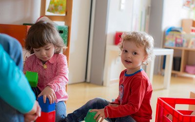 Endlich dürfen die Kinder wieder regular die Kita besuchen. Foto: KJF/Carolin Jacklin